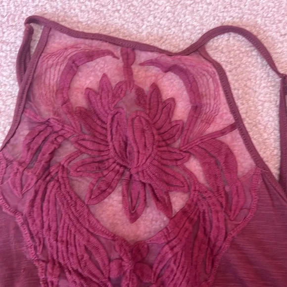 Hint of Mint Lace Floral Tank - Picture 3 of 3